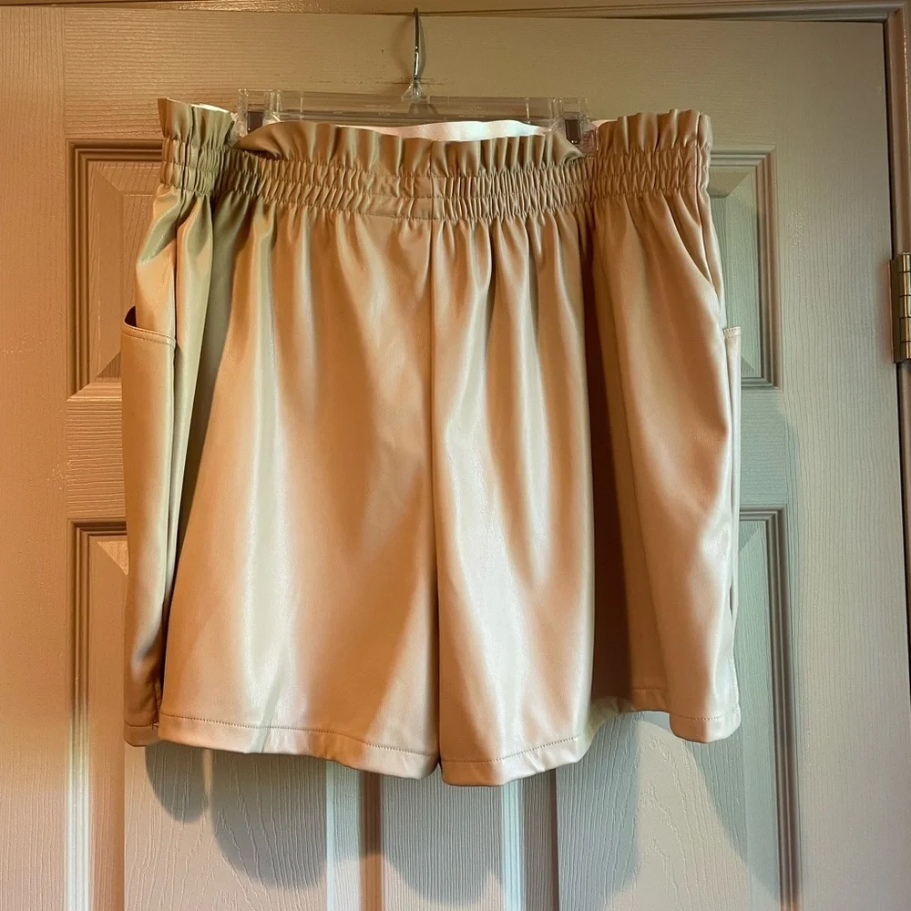 Jolie & Joy‎ Tan “Faux Leather”Shorts w/Elastic Waistband and Tie Waist, Size 3X